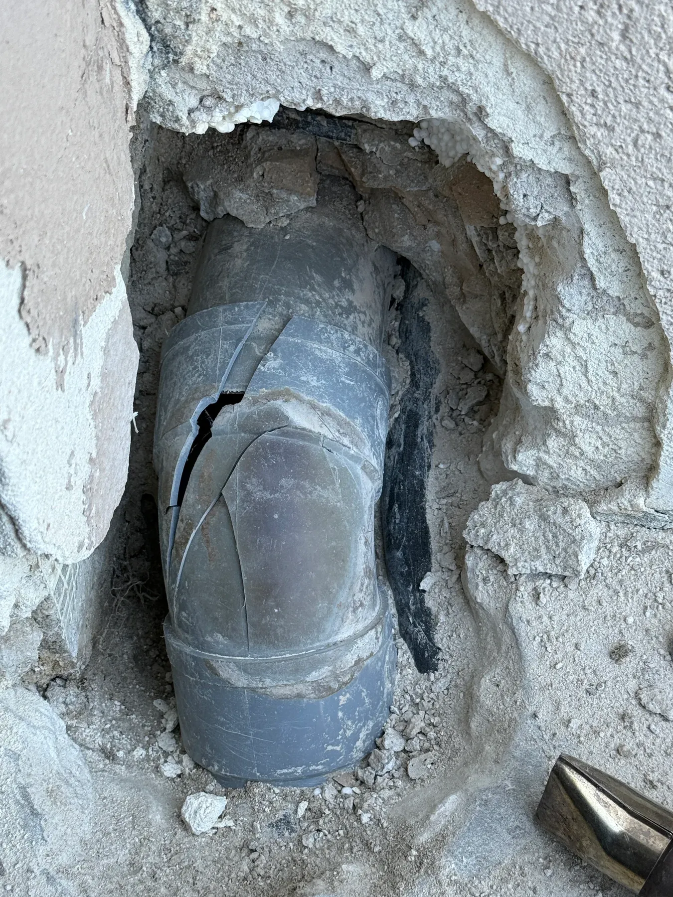 Raccord cassé sur une canalisation d'eaux pluviales à Aspremont