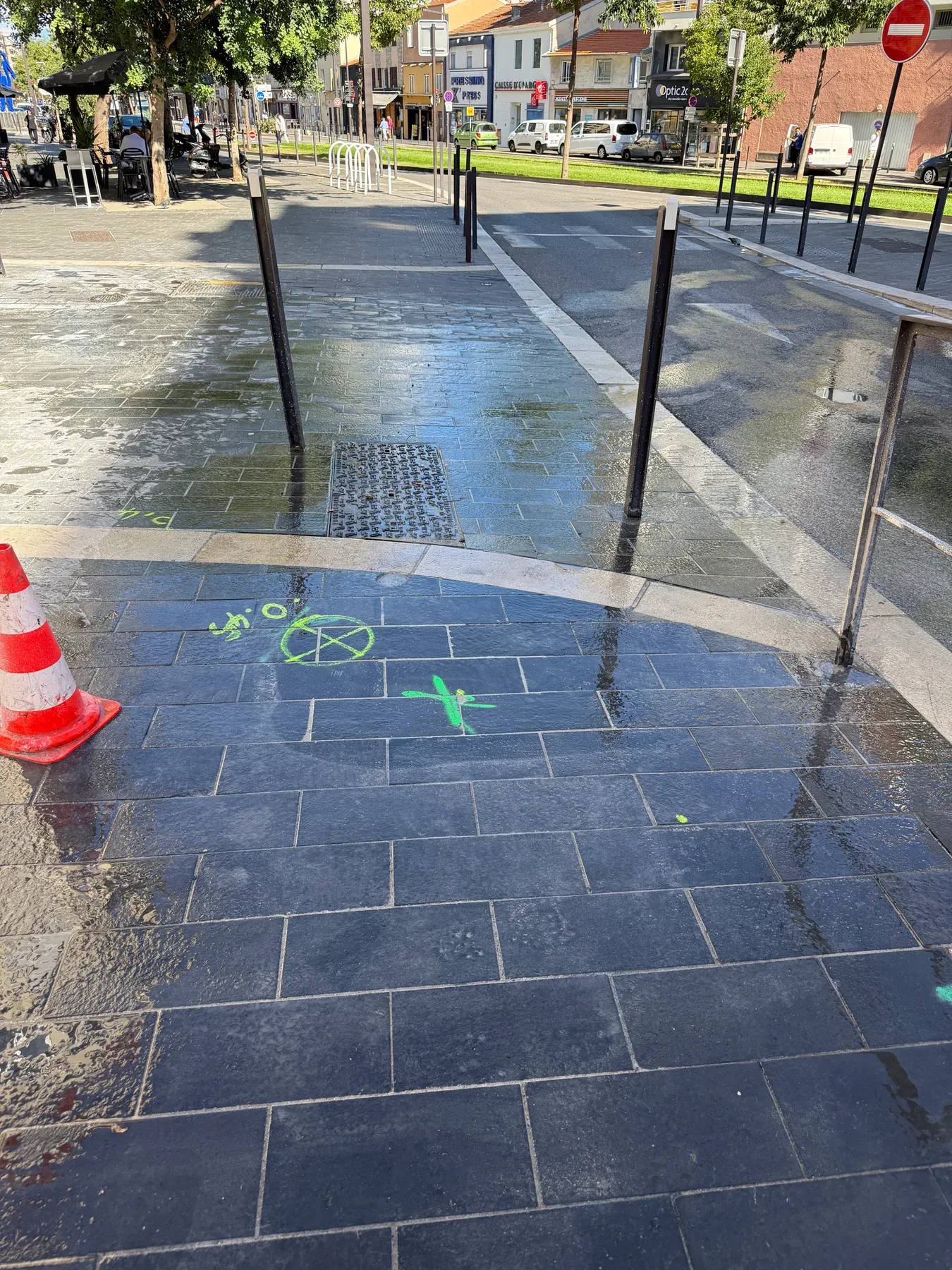 Trottoir remis en état après réparation d'une gaine électrique à Nice
