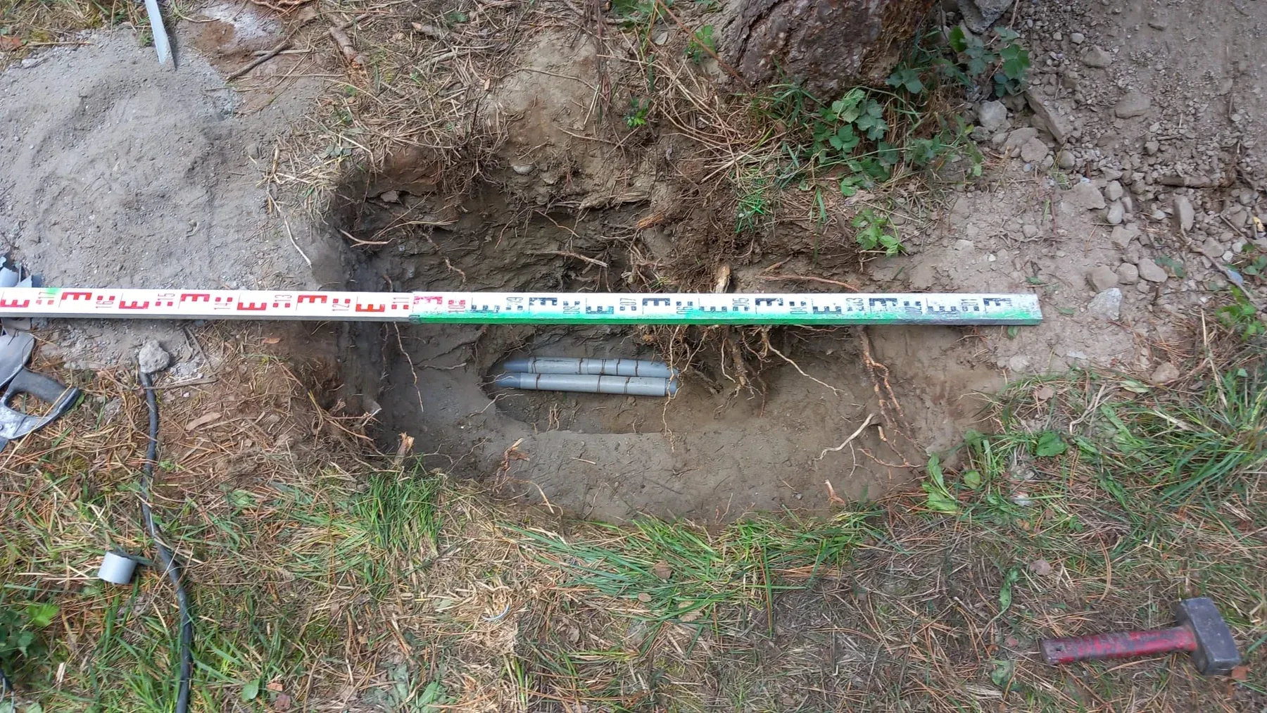 Fourreaux télécom réparés avec des raccords dans une fouille à Isola 2000