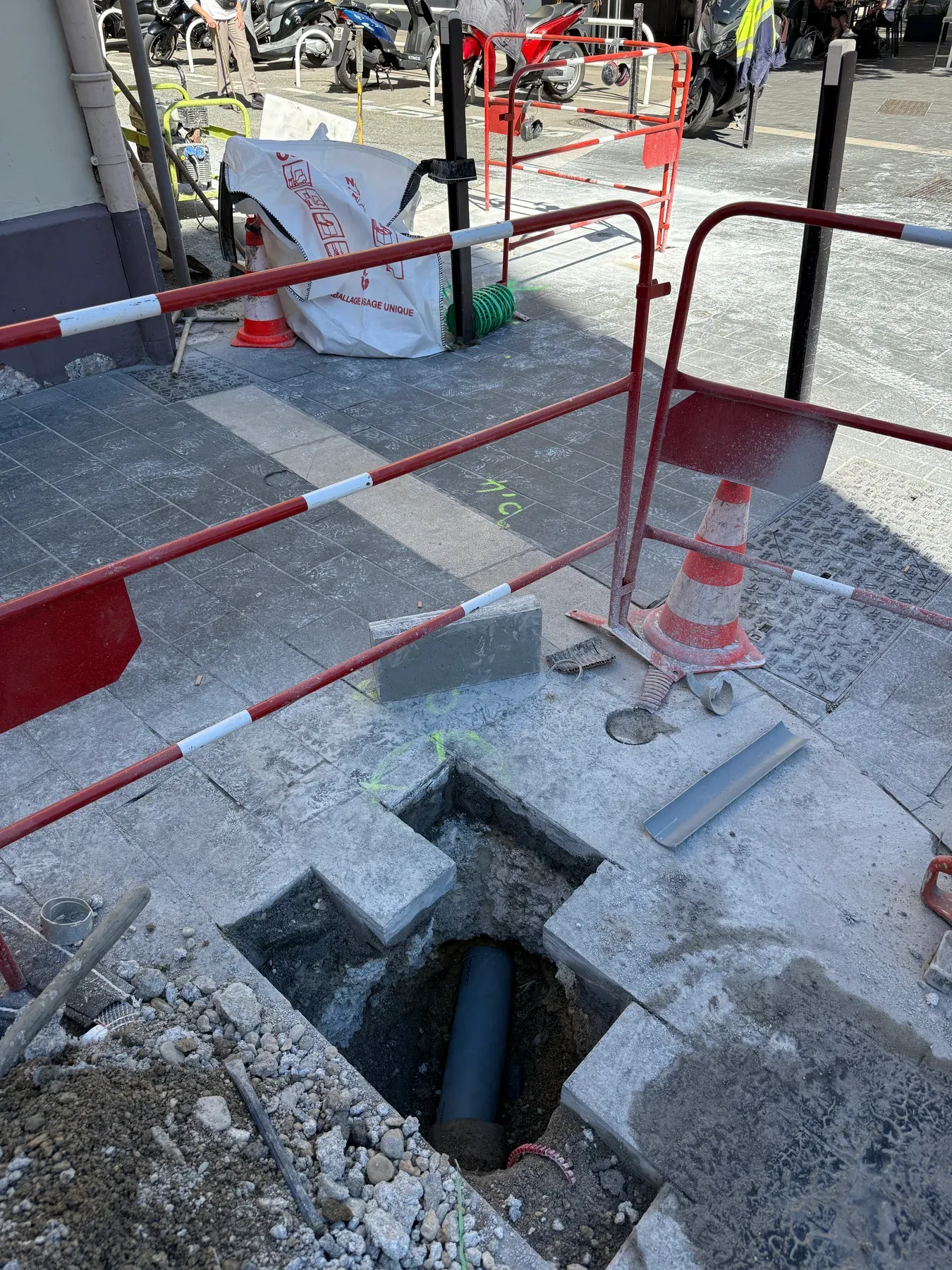 Gaine électrique réparée dans une fouille à Nice